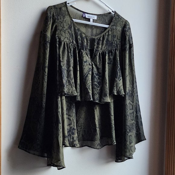 Jennifer Lopez Green/Black Reptile Print Ruffled Blouse Size Small - Picture 4 of 14